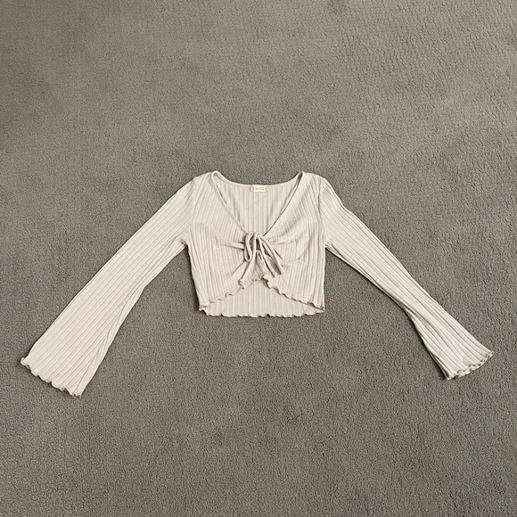 🩷 Alter’d State Ribbed Tie-Front Cropped Top Bell Sleeves Size M - Picture 8 of 8